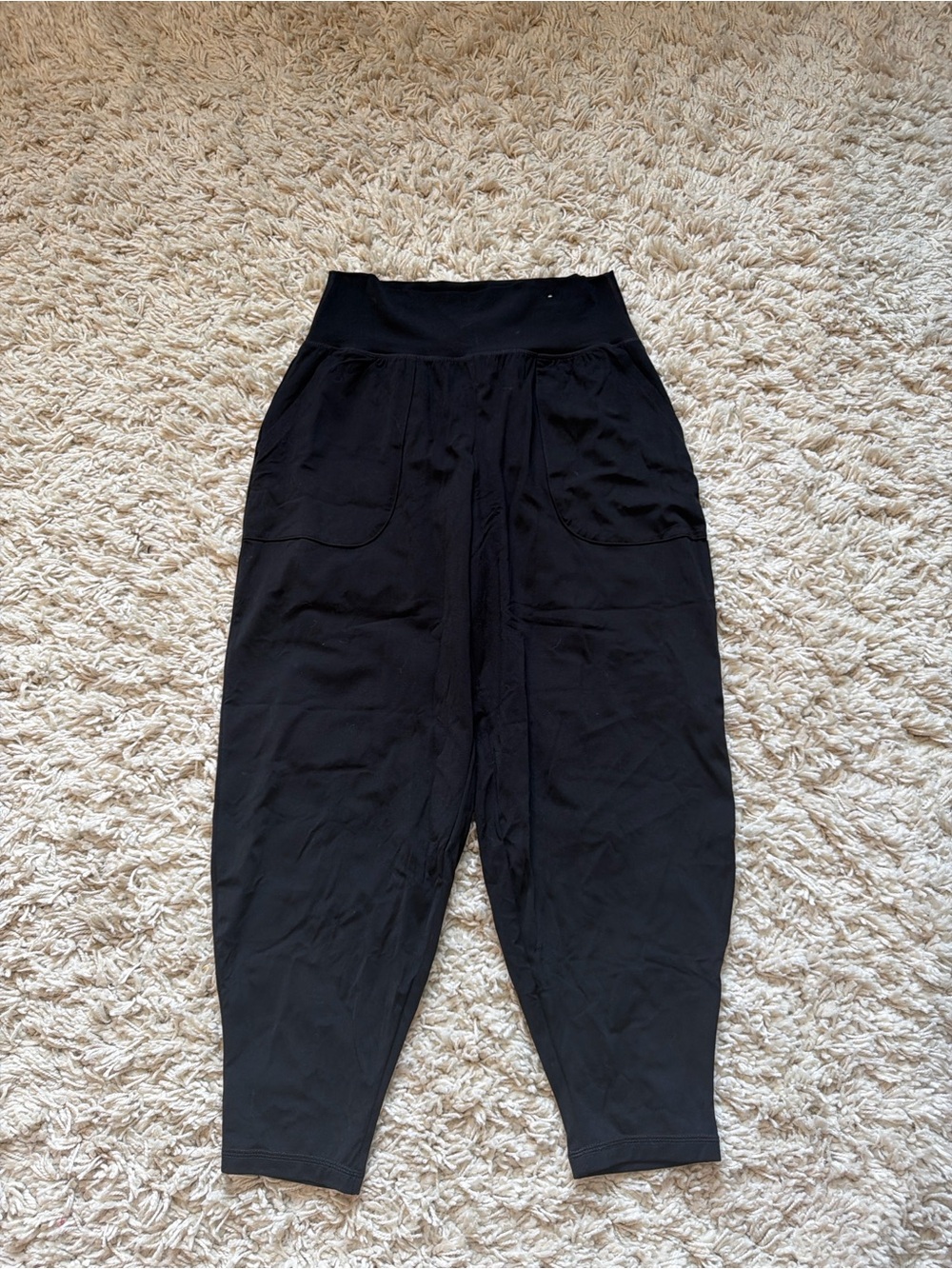 Old Navy Black High-Waist Relaxed Jogger petite